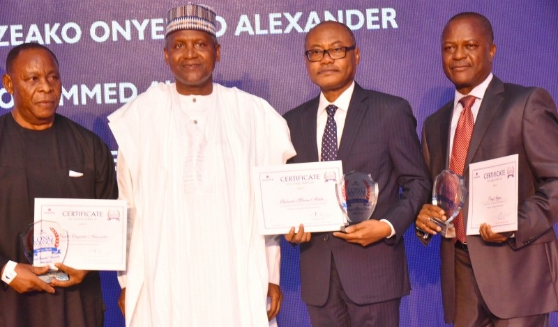 1-39-ans-du-groupe-Dangote-le-milliardaire-recompense-les-collaborateurs-qui-ont-contribue-a-la-success-story