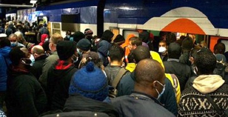 11-mai-Debut-du-deconfinement-en-France-les-transports-en-commun-deja-bondes-ce-lundi