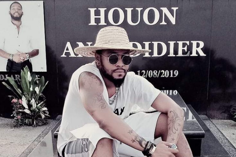 1La-tombe-de-Dj-Arafat-encore-profanee-Tina-Glamour-tres-fachee-et-menace