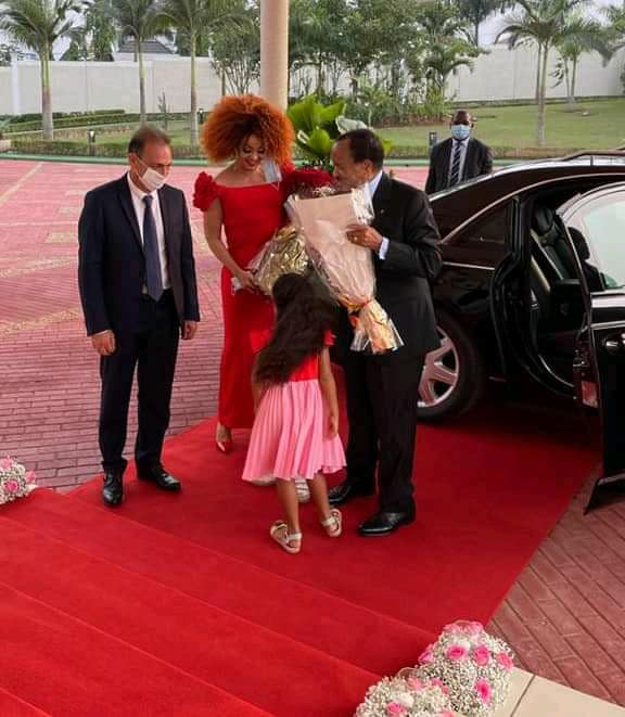 1Paul-Biya-quitte-le-Palais-de-lUnite-pour-ses-88-ans-et-fete-dans-sa-residence-privee-photos