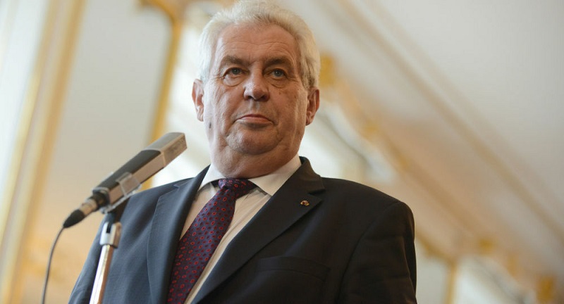 1President-tcheque-hospitalise-voici-comment-il-sest-casse-le-bras