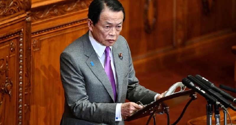 2020-Un-ministre-japonais-a-vu-venir-la-malediction