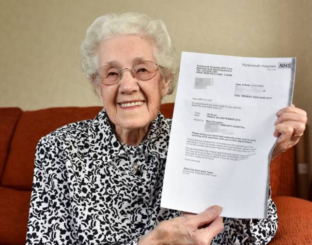 2A-99-ans-lhopital-lui-annonce-quelle-est-enceinte