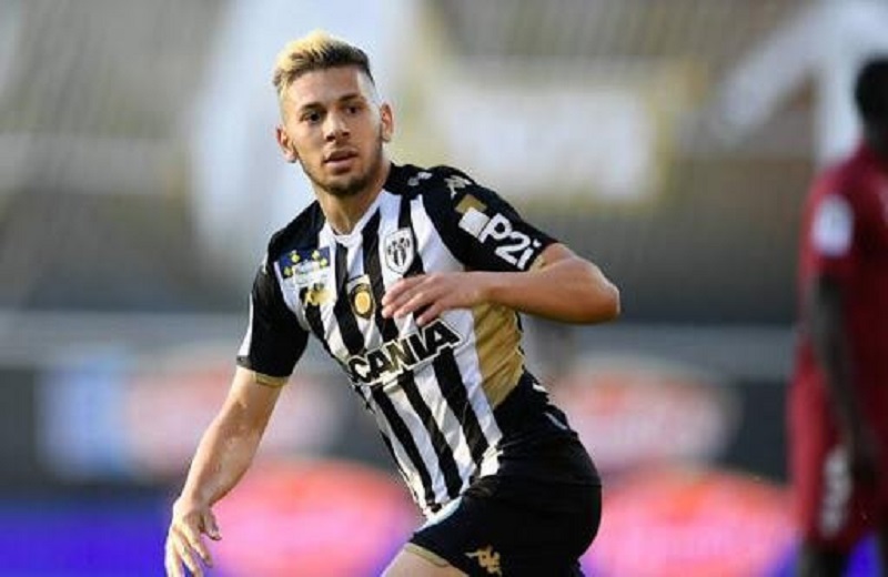 2Ligue-1-un-joueur-algerien-arrete-pour-setre-masturbe-en-public-pour-la-2e-fois-cette-annee