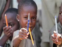 3-Ecoliers-togolais-dans-une-classe-primaire-de-Lome-a26360602