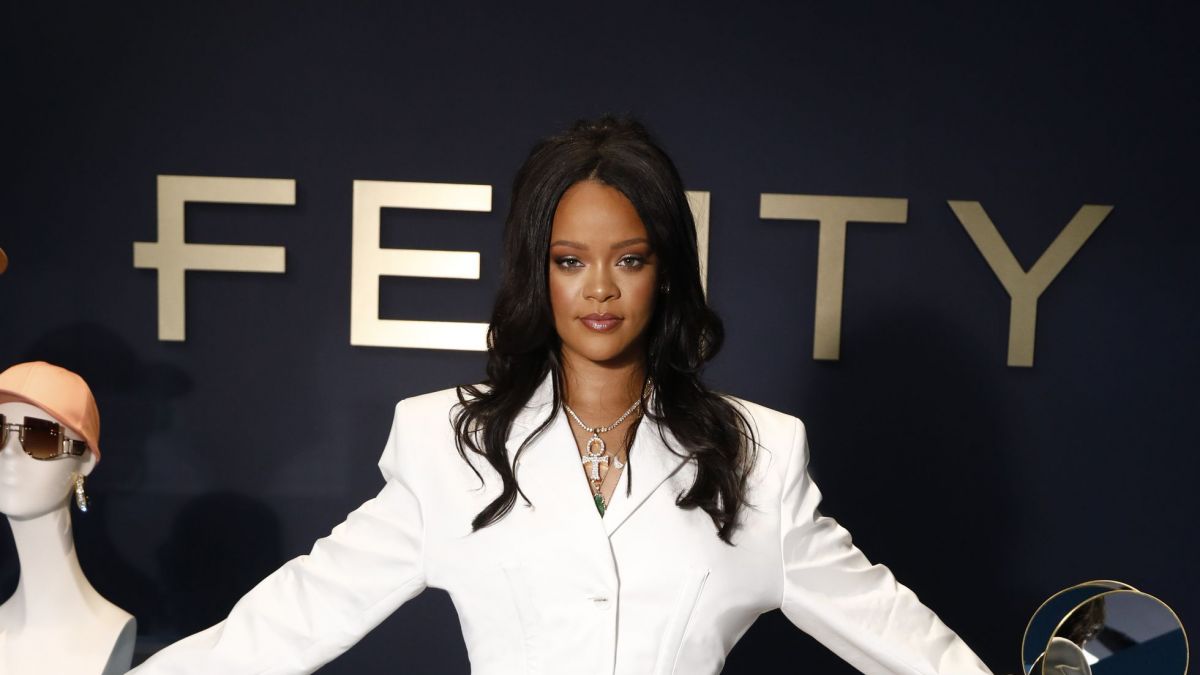 4822814-rihanna-assiste-au-cocktail-de-presentat-amp_fixed-3