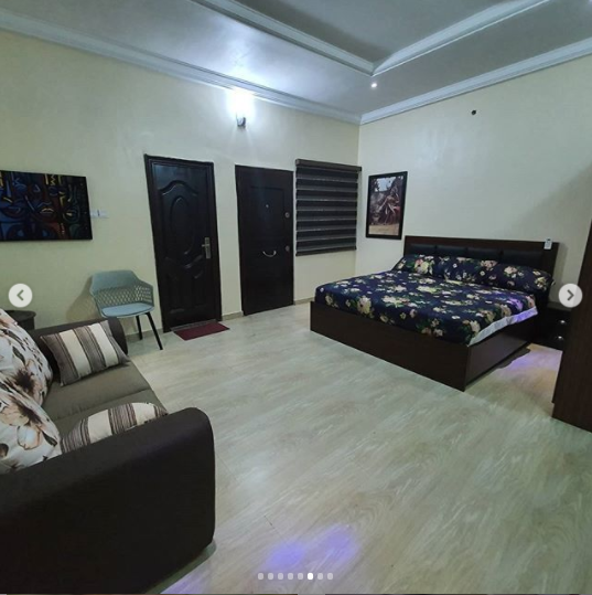 5La-comedienne-Emmanuella-offre-une-villa-de-plus-de-500-millions-FCFA-a-sa-maman-photos
