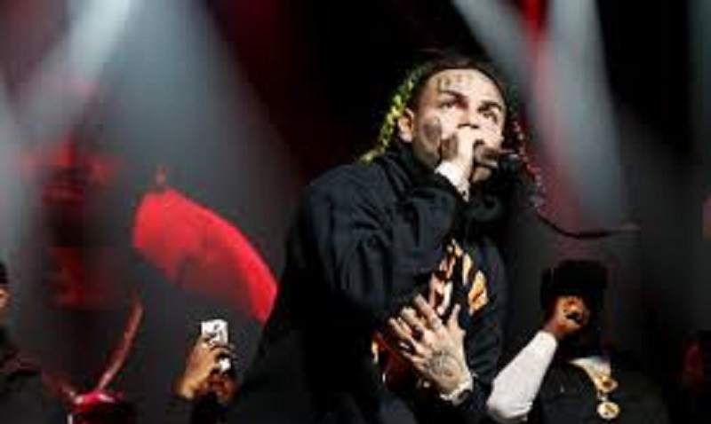 6ix9ine-le-rappeur-saffiche-avec-un-etrange-look-sur-Instagram-video