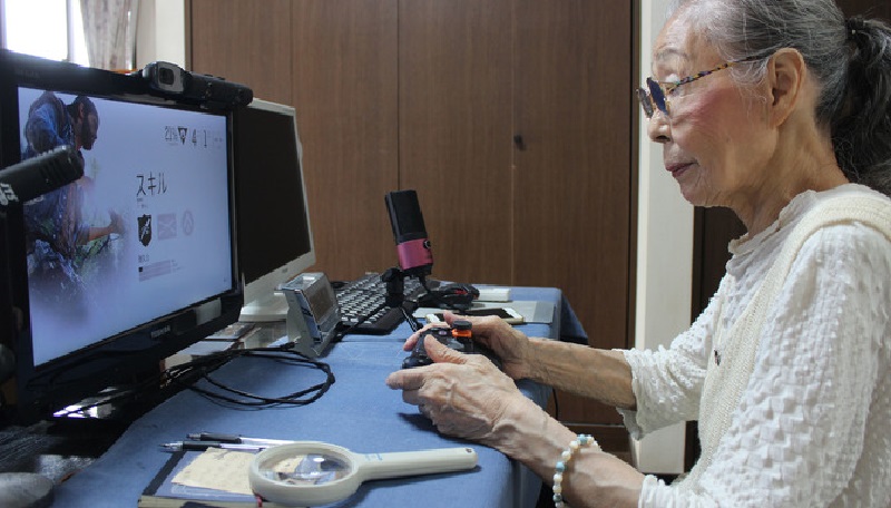 A-90-ans-elle-est-la-plus-vieille-gameuse-sur-YouTube-au-monde-photo