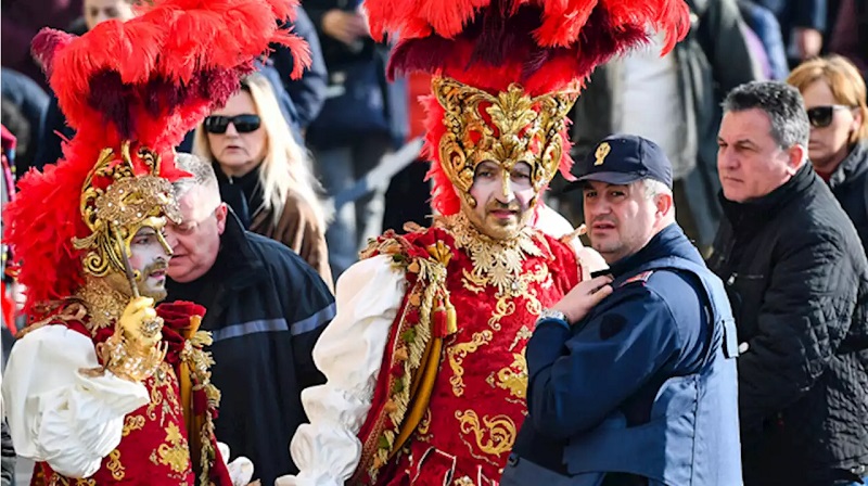 A-cause-du-coronavirus-le-Carnaval-de-Venise-stoppe