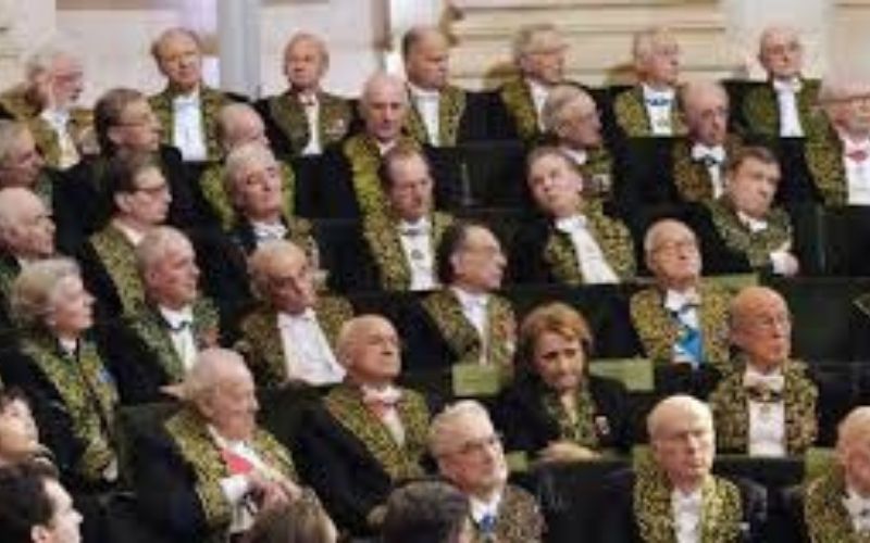 Academie-francaise-les-fauteuils-des-immortels-vendus-aux-encheres