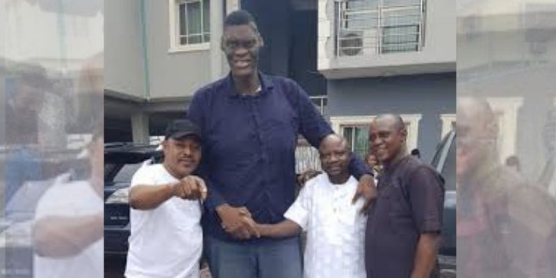 Afeez-Agoro-voici-lhomme-le-plus-grand-du-Nigeria
