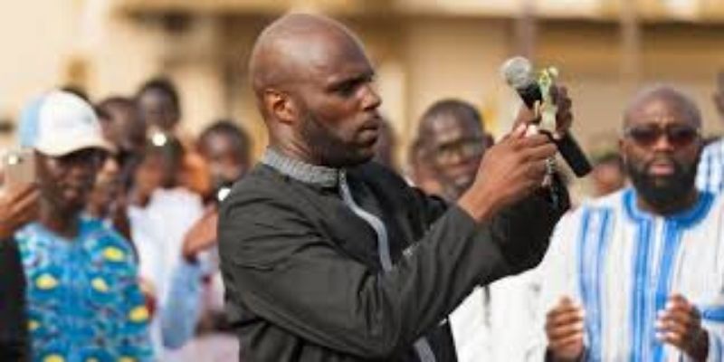 Affaire-de-billet-brule-Kemi-Seba-de-nouveau-devant-la-justice
