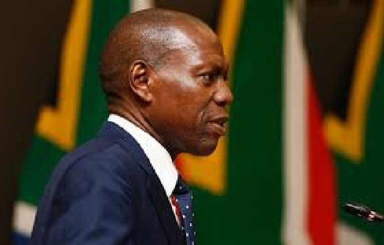 Afrique-du-Sud-Covid-19-le-ministre-de-la-Sante-teste-positif