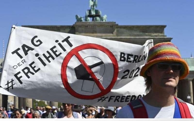Allemagne-Bas-les-masques-les-anticoronas-dans-les-rues