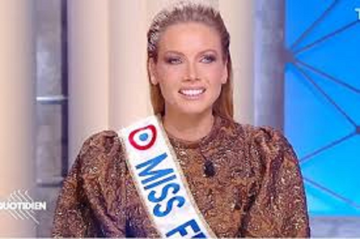 Amandine-Petit-vers-une-separation-amoureuse-Cette-phrase-qui-seme-le-doute