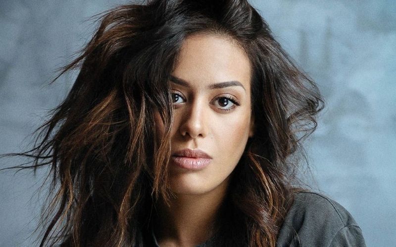 Amel-Bent-Elle-reconnait-avoir-mis-des-batons-dans-les-roues-de-sa-soeur
