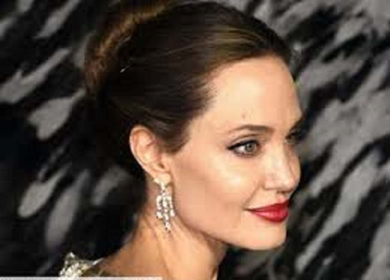 Angelina-Jolie-ses-enfants-lui-interdisent-desormais-de-pratiquer-cette-activite