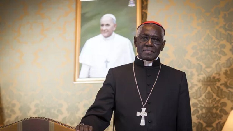 Après la polémique sur le célibat des prêtres, le Pape accepte la démission du Cardinal Sarah