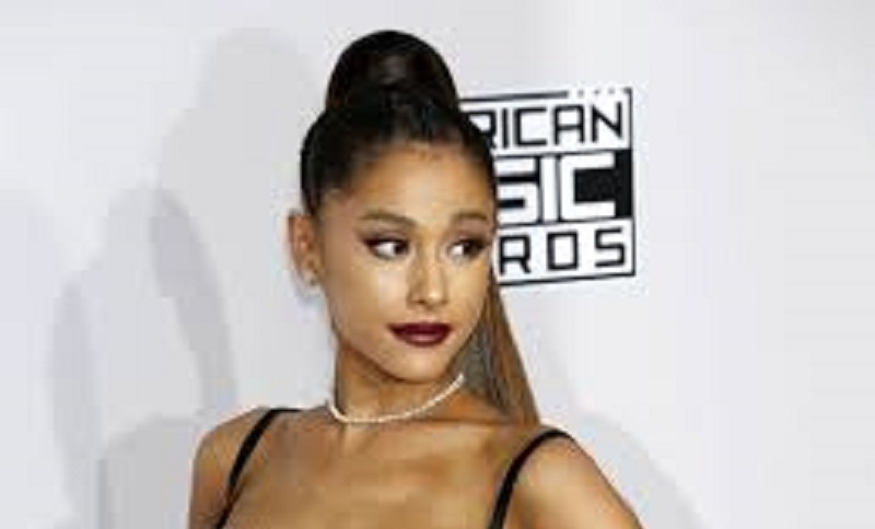 Ariana-Grande-la-demande-de-lartiste-a-sa-consoeur-Rihanna