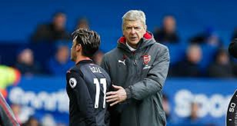 Arsenal-Wenger-etonne-par-la-mise-a-lecart-dOzil