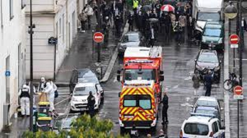 Attaque-a-Paris-le-soutien-de-Charlie-Hebdo-aux-victimes