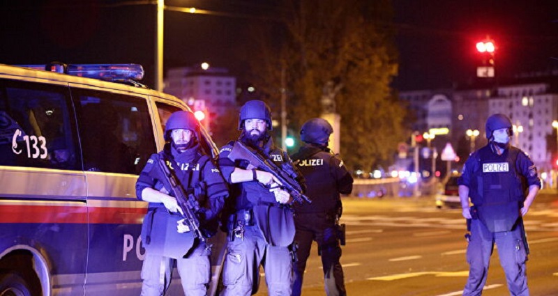 Attaque-de-Vienne-un-combattant-de-MMA-sauve-un-policier-et-une-femme-agee-1