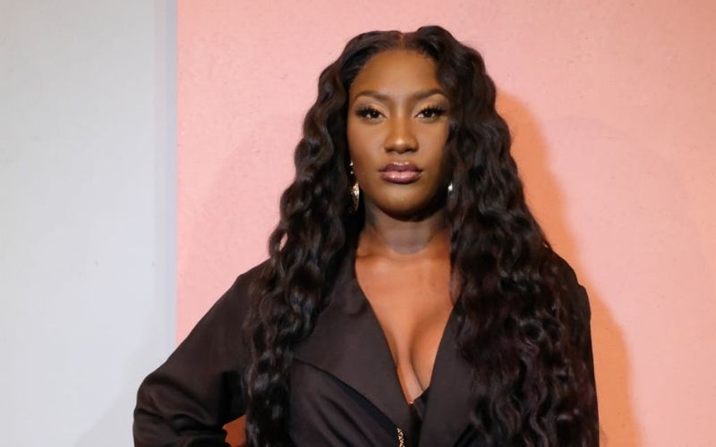 Aya-Nakamura-la-chanteuse-apporte-son-soutien-au-Producteur-tabasse