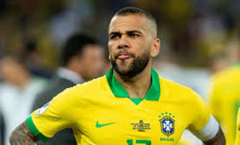 Barca-Dani-Alves-sen-prend-a-son-tour-a-la-direction-apres-le-depart-de-Suarez