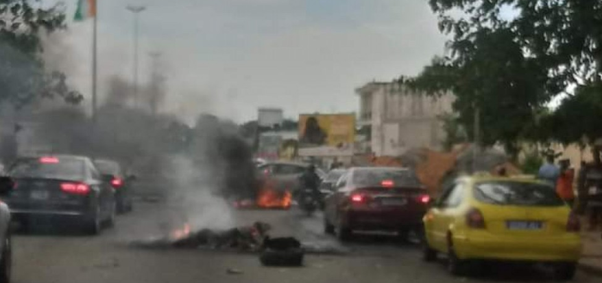 Barricades-dressees-par-les-pro-Gbagbo-pour-repondre-a-la-police