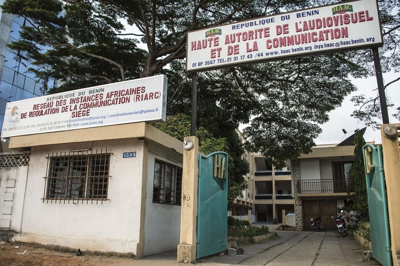 Benin-HAAC-les-medias-en-ligne-operant-dans-lillegalite-sommes-de-cesser-toute-publication