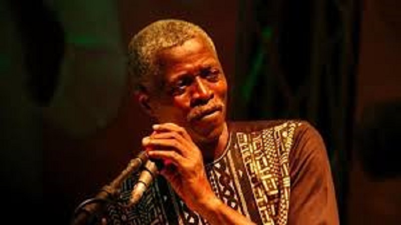 Benin-Musique-le-celebre-chanteur-Sagbohan-Danialou-honore-par-une-surprise