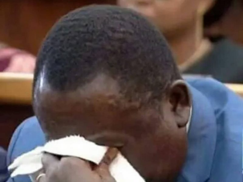 Benin-le-ministre-de-lagriculture-fond-en-larmes-pendant-le-discours-de-Patrice-Talon-sur-letat-de-la-nation-e1577473880935
