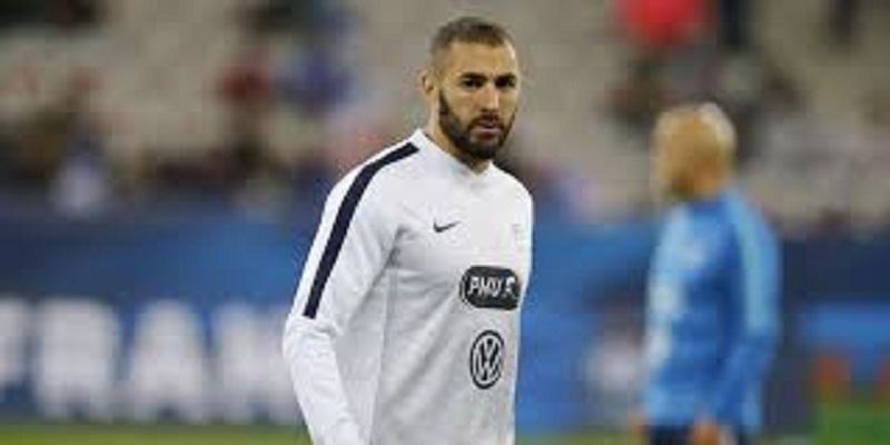 Benzema-et-lequipe-de-France-reunis-a-une-condition
