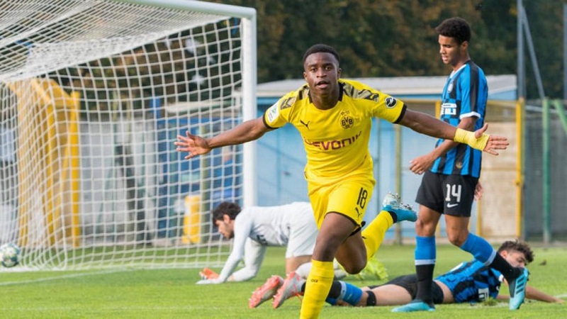 Borussia-Dortmund-auteur-dun-triple-il-est-victime-dinsultes-racistes