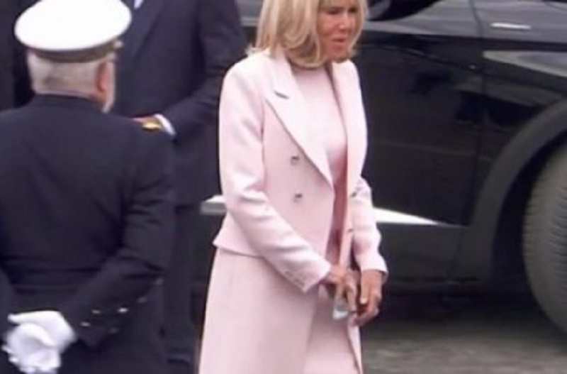 Brigitte-Macron-visage-gonfle-en-public-sa-surprenante-transformation-intrigue-photo