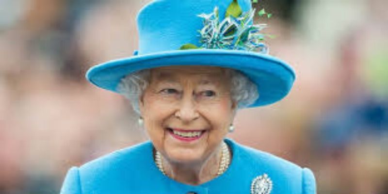 Buckingham-Palace-La-reine-Elizabeth-a-la-recherche-dun-chef-specialise-en-cuisine-francaise