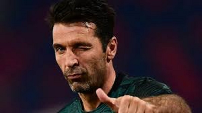 Buffon-entre-un-peu-plus-dans-la-legende