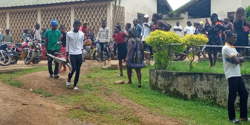 Cameroun-Colere-apres-lassassinat-de-8-eleves-tues-par-balles-devant-leur-ecole-ce-week-end
