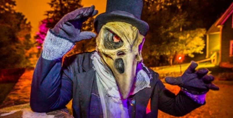 Canada-Halloween-un-homme-muni-dune-epee-fait-des-morts