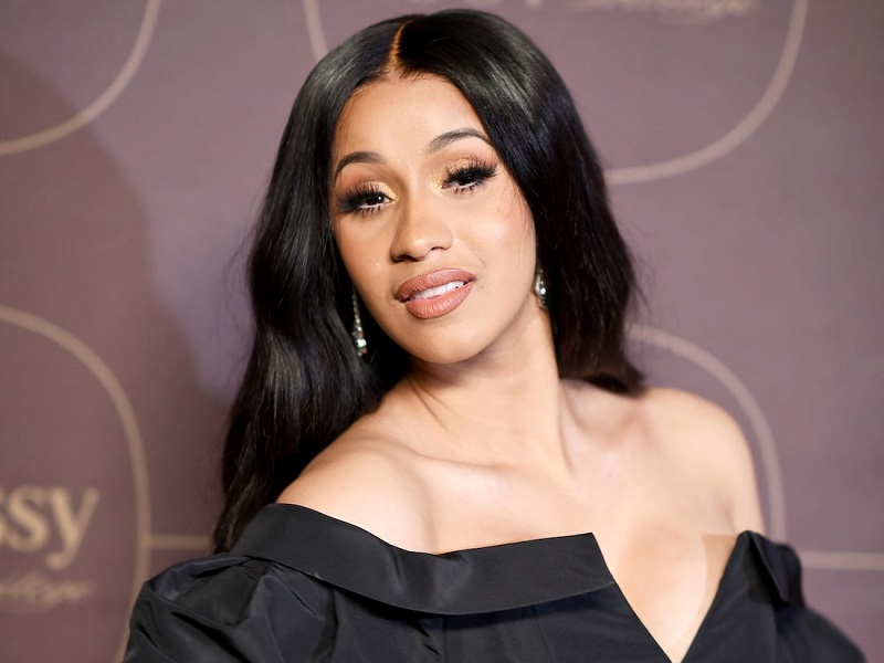 Cardi-B-aux-femmes-Ne-quittez-pas-la-maison-de-votre-mere-pour-vivre-avec-votre-petit-ami-qui-vit-avec-sa-mere