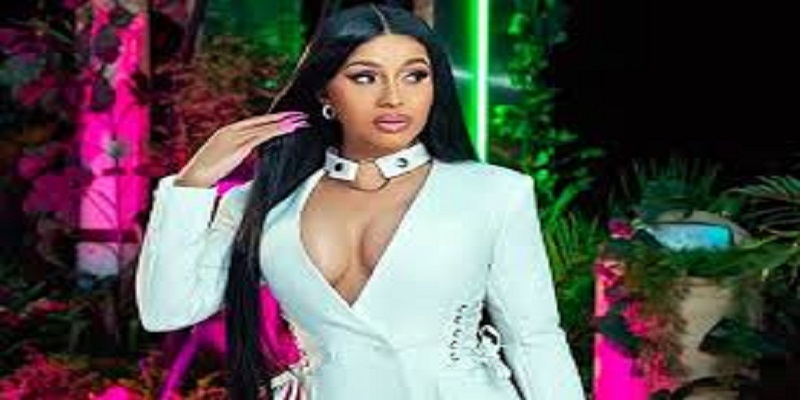 Cardi-B-la-chanteuse-rabat-le-caquet-a-un-fan-pour-ses-propos-sur-Offset