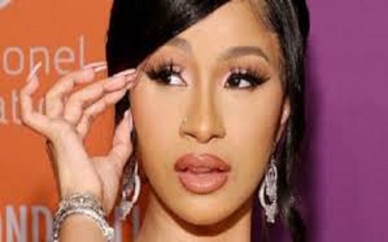 Cardi-B-la-star-publie-une-photo-delle-seins-nus-par-erreur-Video