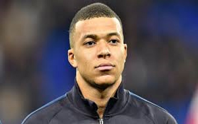 Cette-nouvelle-montre-de-Mbappe-rend-fou-Griezmann-et-les-joueurs-du-PSG