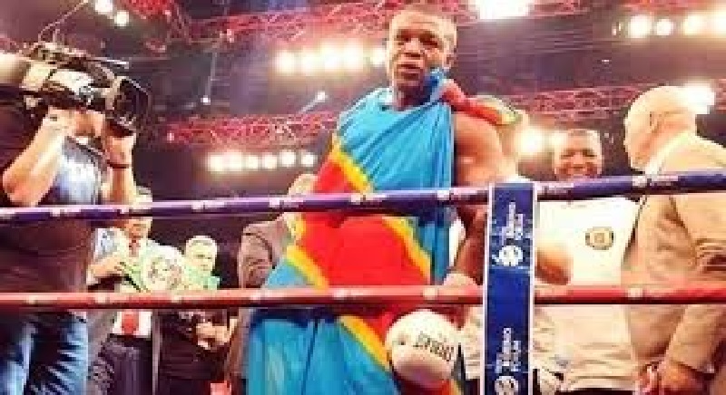 Champion-du-monde-WBC-le-Congolais-Junior-Makabu-conserve-son-titre-sur-KO