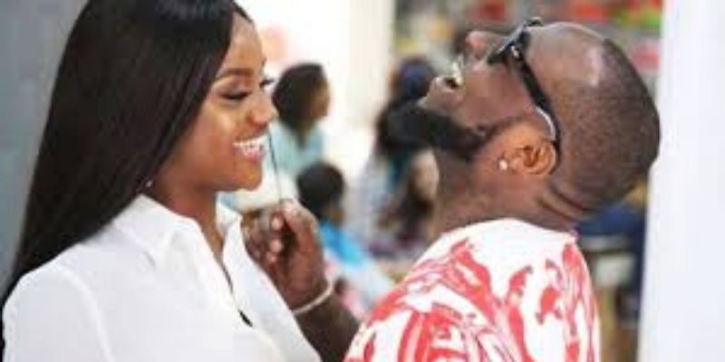 Davido : le chanteur partage une vidéo romantique de lui en compagnie de Chioma Rowland (vidéo)