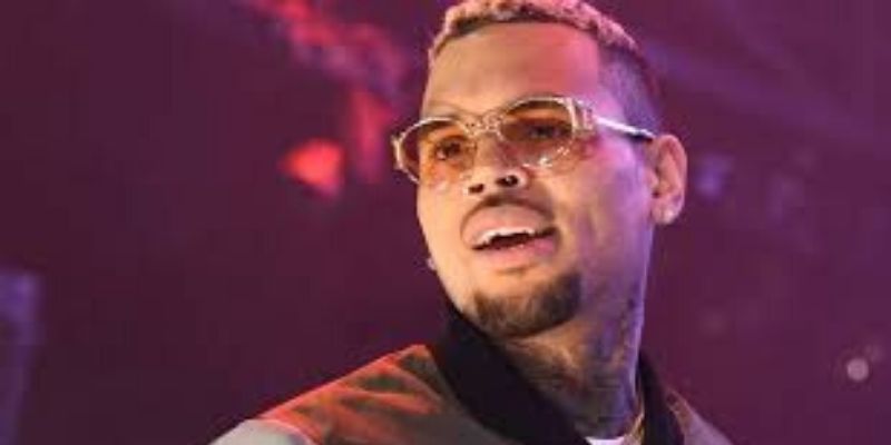 Chris-Brown-sest-fait-tatouer-une-Air-Jordan-sur-son-visage-photo
