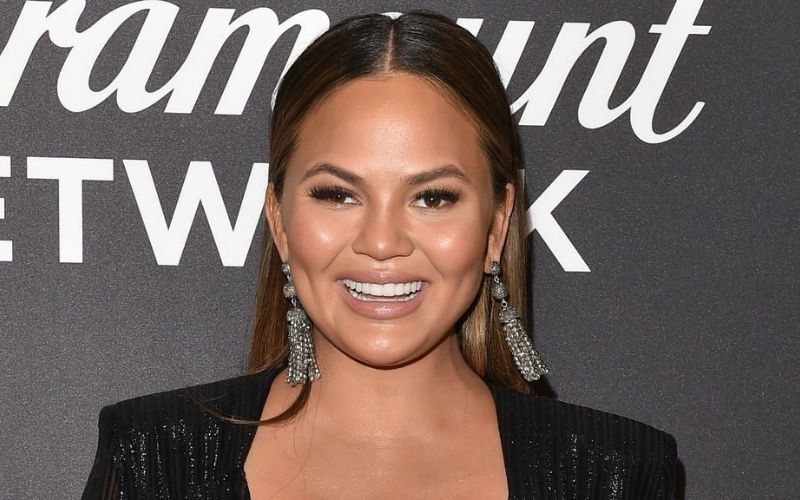 Chrissy-Teigen-epoustouflee-par-le-message-dHillary-Clinton