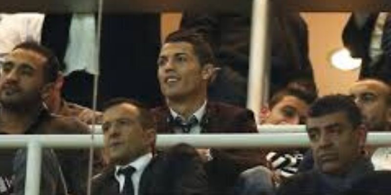 Clasico-Cristiano-Ronaldo-a-Santiago-Bernabeu-pour-encourager-le-Real-Madrid