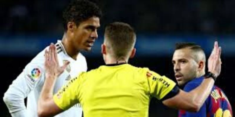 Clasico-le-Real-Madrid-crie-au-scandale-contre-larbitrage
